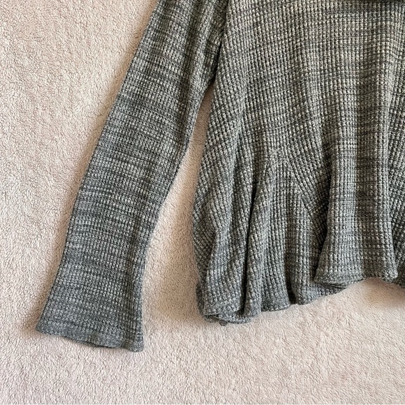 Anthropologie Waffle Thermal Knit Cowl Neck Flare Sleeve Sweater Gray Sz. Medium - Picture 5 of 9